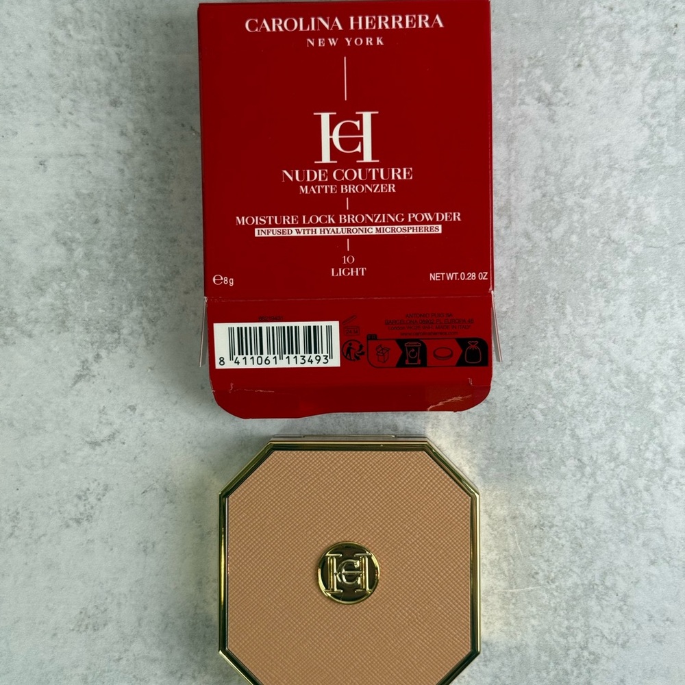 Carolina Herrera Nude Couture Matte Bronzer Powder in Light